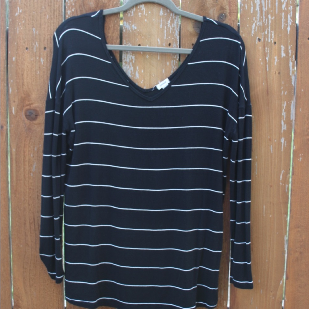 Black long sleeve T size xs
